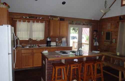 Robbinsville Cabin | CREEK SIDE CABIN, BEAUTIFUL, PEACEFUL AND DOG FRIENDLY