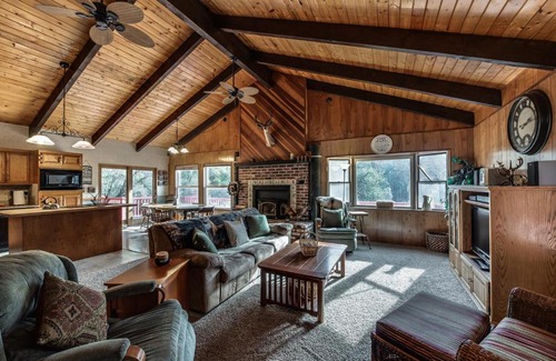 Groveland House | CREEK SIDE GETAWAY