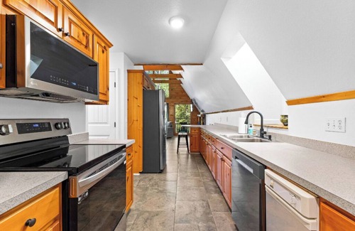 Blue Ridge House | Creek-side, modern with king beds, hot tub, game room + fire pit! Close to town!