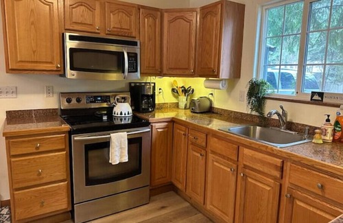 Mount Hood Village Cottage | π π² Creek Side Mt. Hood Adventure Cottage π² π