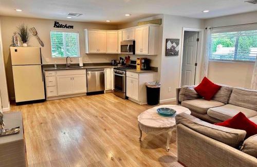 Prescott House | Creek Side Stay 2 miles from downtown and hiking