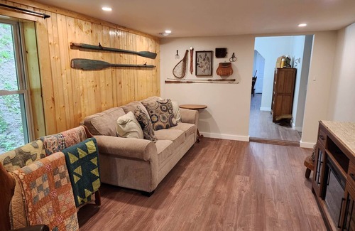 Tannersville Cabin | Creekberry - Mountain Cabin on Creekfront - Secluded Comfort - Pets Stay Free!!!