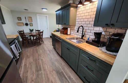 Tannersville Cabin | Creekberry - Mountain Cabin on Creekfront - Secluded Comfort - Pets Stay Free!!!