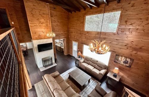 Pigeon Forge House | Creekfront Lodge: Brand new!