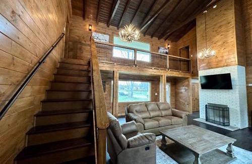 Pigeon Forge House | Creekfront Lodge: Brand new!