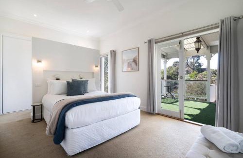 Frankston House | Creekhouse by the Sea - Private Jetty and Serene Views