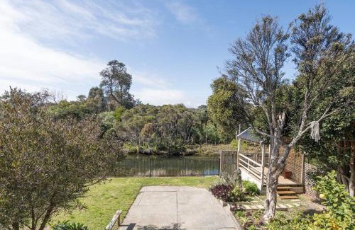 Frankston House | Creekhouse by the Sea - Private Jetty and Serene Views