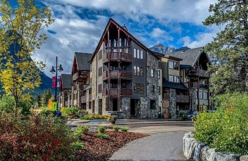 Canmore House | Creekside at Rundle Cliffs Lodge