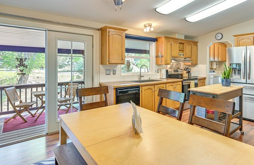 Buena Vista House | Creekside Buena Vista Retreat: Walk to Main St!