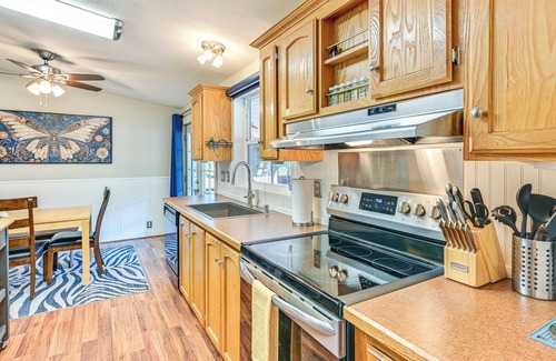 Buena Vista House | Creekside Buena Vista Retreat: Walk to Main St!