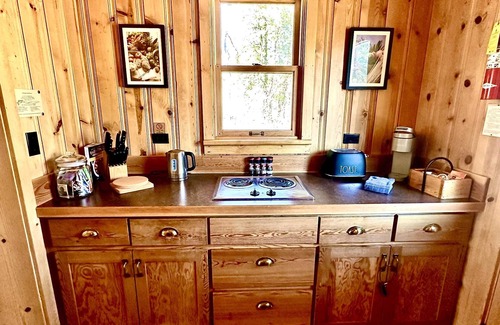 Mazama Cabin | Creekside Bunkhouse on Early Winters Creek