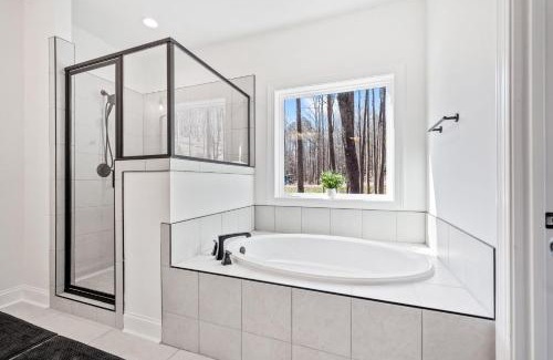 Talking Rock House | Creekside Cabin, Sauna, Near Wineries and BJ Reece
