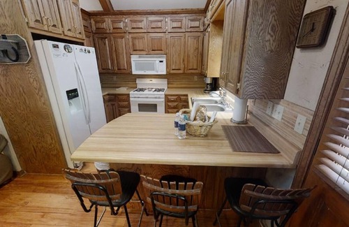 Red River Cabin | Creekside Cabin - Upper Valley - New Property - Pet Friendly