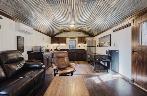 Stanton Cabin | CREEKSIDE CABIN