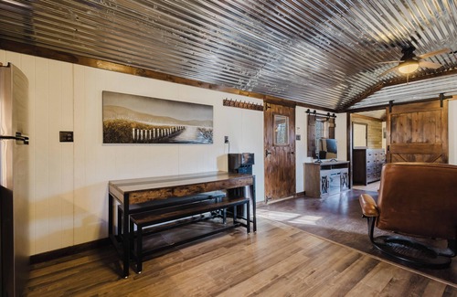 Stanton Cabin | CREEKSIDE CABIN