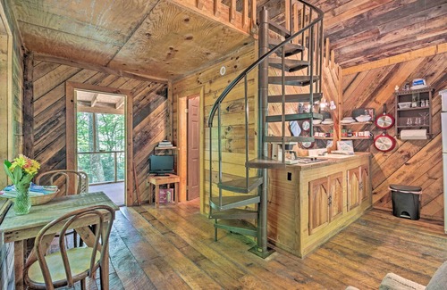 Barnardsville Cabin | Creekside' Cabin w/Deck in Pisgah Forest!