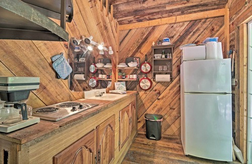 Barnardsville Cabin | Creekside' Cabin w/Deck in Pisgah Forest!