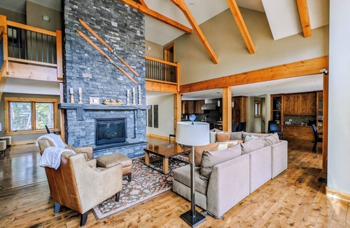 Golden Ski Chalet | Creekside Chalet: 7-bedroom luxury mountain home