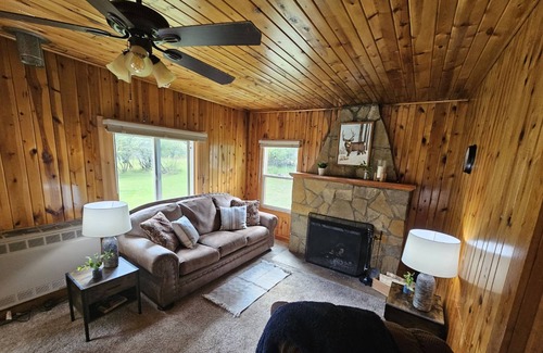 Saddlestring Cabin | Creekside Chalet