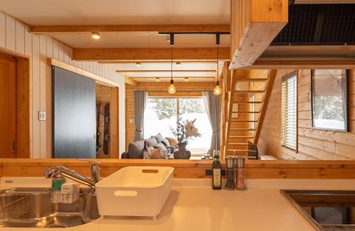 Iida Ski Chalet | Creekside Chalets Hakuba