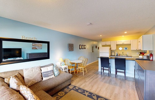Neskowin Condo | Creekside condo with beach access, balcony, full kitchen, & ocean views