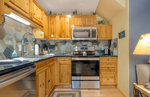Fall River Estates Condo | Creekside Condos C (Private Hot tub) River Views!