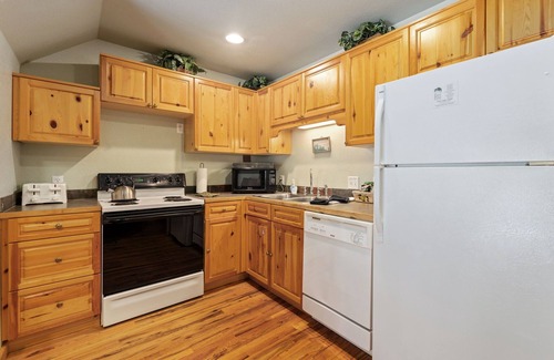 Fall River Estates Condo | Creekside Condos E (HT)