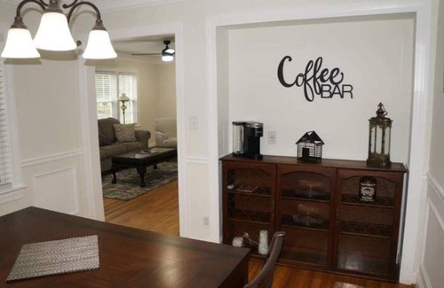 Sylacauga House | Creekside Cottage - Remodeled Mid-20th Century home in downtown Sylacauga area!
