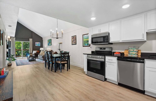 Downtown Branson Condo | Creekside Duo Near the Landing