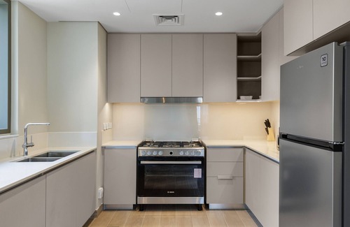 Dubai Apartment | Creekside Elegance w/Canal Vws at Creek Beach
