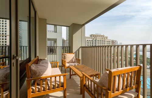 Dubai Apartment | Creekside Elegance w/Canal Vws at Creek Beach
