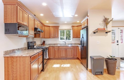 Taku - Campbell House | Creekside Home: Wild Alaska Living Centrally Locat