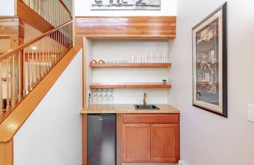 Taku - Campbell House | Creekside Home: Wild Alaska Living Centrally Locat