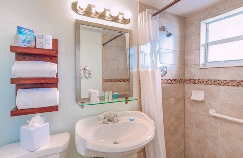Tavernier Hotel | Creekside Inn Islamorada