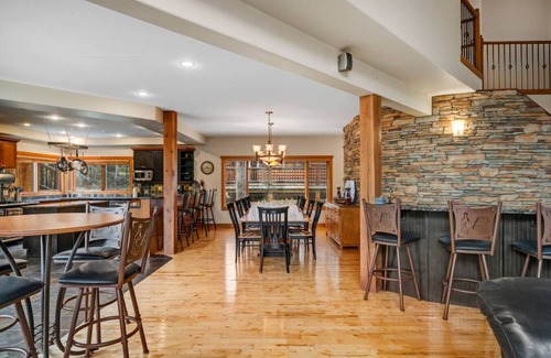 Forest Ridge Estates Apartment | Creekside Lodge | Hot Tub | Ski-Out | Pool Table