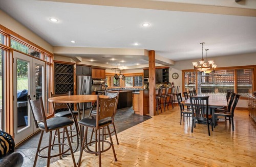 Forest Ridge Estates Apartment | Creekside Lodge | Hot Tub | Ski-Out | Pool Table
