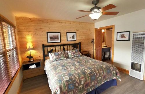 Markleeville Hotel | CREEKSIDE LODGE