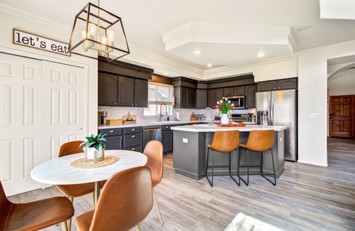 Northeast Colorado Springs House | Creekside Mountain View Retreat, Hot Tub, Sleeps 14, 6 Kings, 5 bathrooms