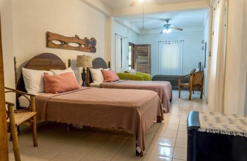 Jacinto Ville Hotel | Creekside Oasis