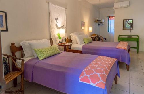 Jacinto Ville Hotel | Creekside Oasis
