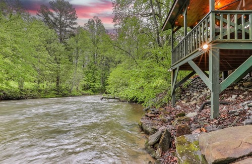 Cashes Valley Cabin | Creekside Reflections