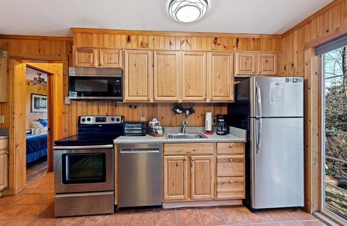 Maggie Valley Cabin | Creekside Serenity Cabin in Maggie - Directly on creek, pool and hot tub access