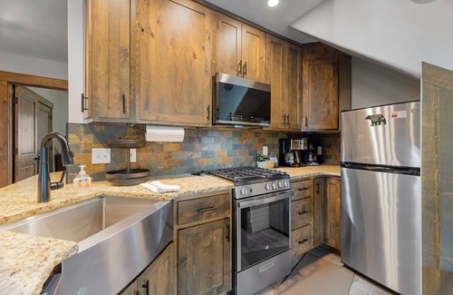 Fall River Estates Condo | Creekside Suite 09 (NO HT)