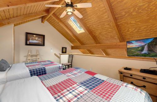 Fall River Estates Apartment | Creekside Suites 05 by Estes Park Condos