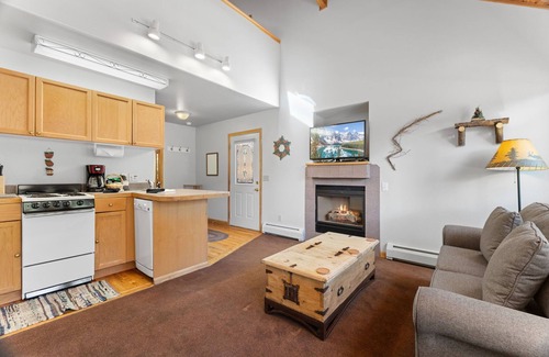 Fall River Estates Condo | Creekside Suites 18 River View!