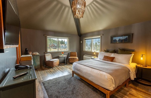 Eagle Terrace Hotel | Creekside Villa