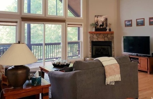 Young Harris House | Creekstone Ridge Tranquility Chalet