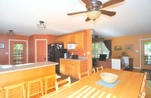 Berkeley Springs House | Creekview Cabin - hot tub, pets, grill, wifi, screen porch, fire ring