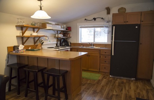 Golden House | Creeky Cedars Suite Mountain Getaway - minutes from Golden