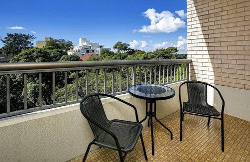 Cremorne Apartment | Cremorne - HAMP1 - Hampden Avenue - Bright 1BR with Sunroom, Balcony Garage Near Neutral Bay Shops